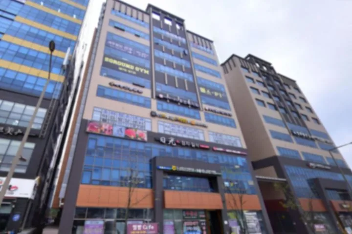 2021년 계약 센터가 입주한 건물 외관